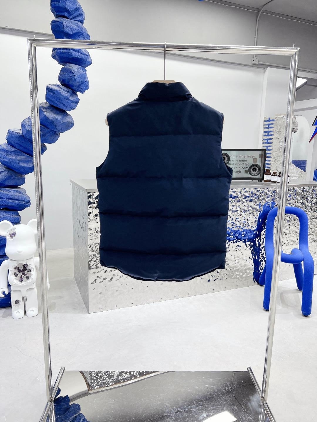 Canada Goose Freestyle Bodywarmer Navy Blue - Image 3