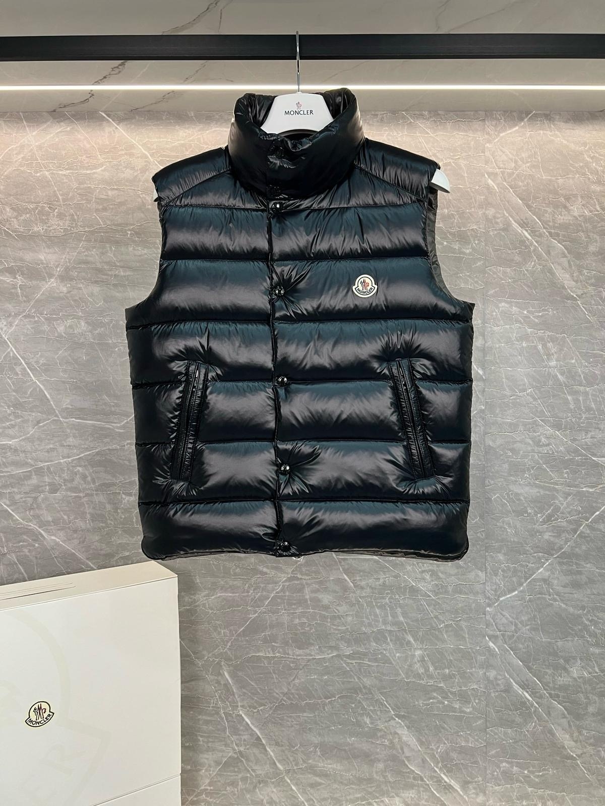 Moncler Tibb Down Bodywarmer Black