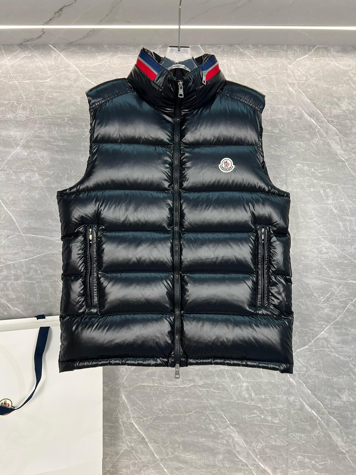Moncler Contrin Down Bodywarmer Black