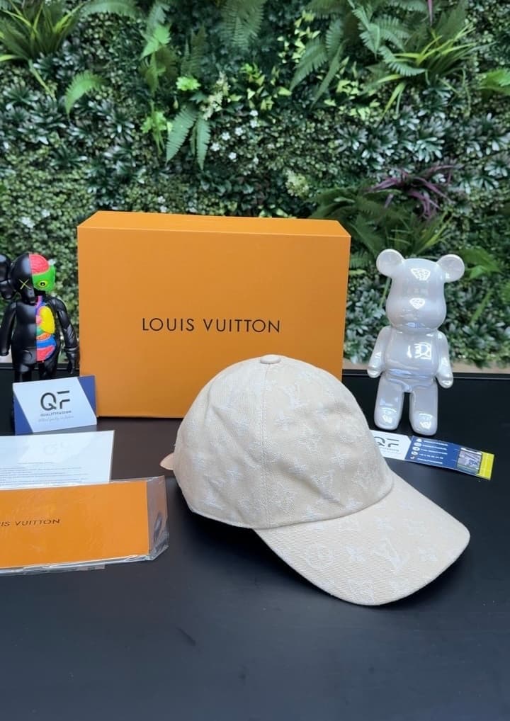 Louis Vuitton Monogram Essential Cap Crème