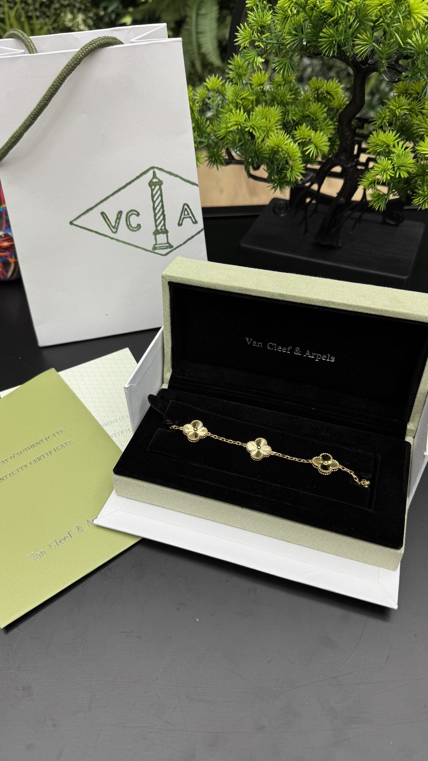 Van Cleef & Arpels Vintage Alhambra bracelet 5 motifs Full Gold