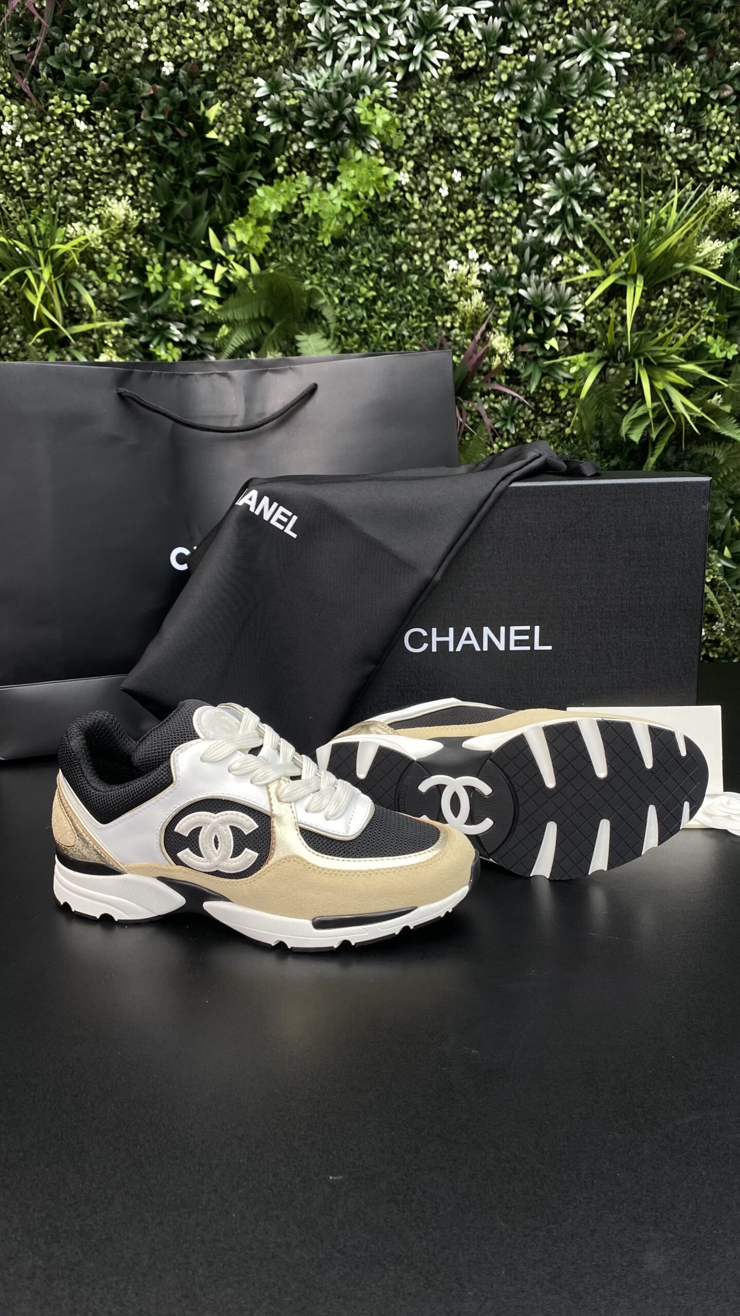 Chanel Low Top Trainer beige/White/Black