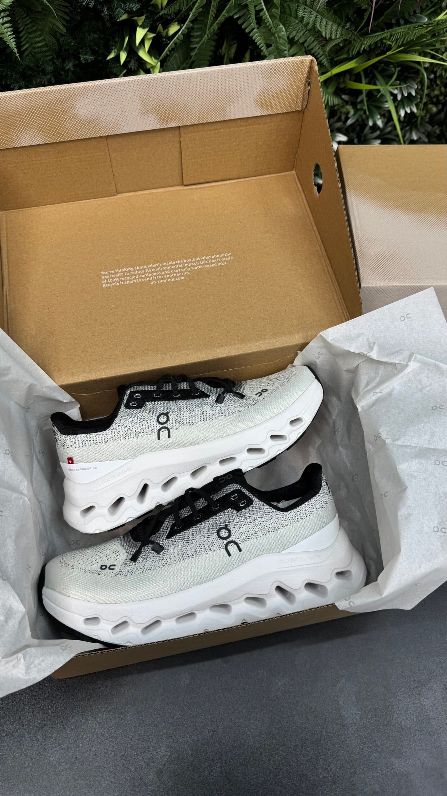On Running Cloudtilt Sneakers White Black