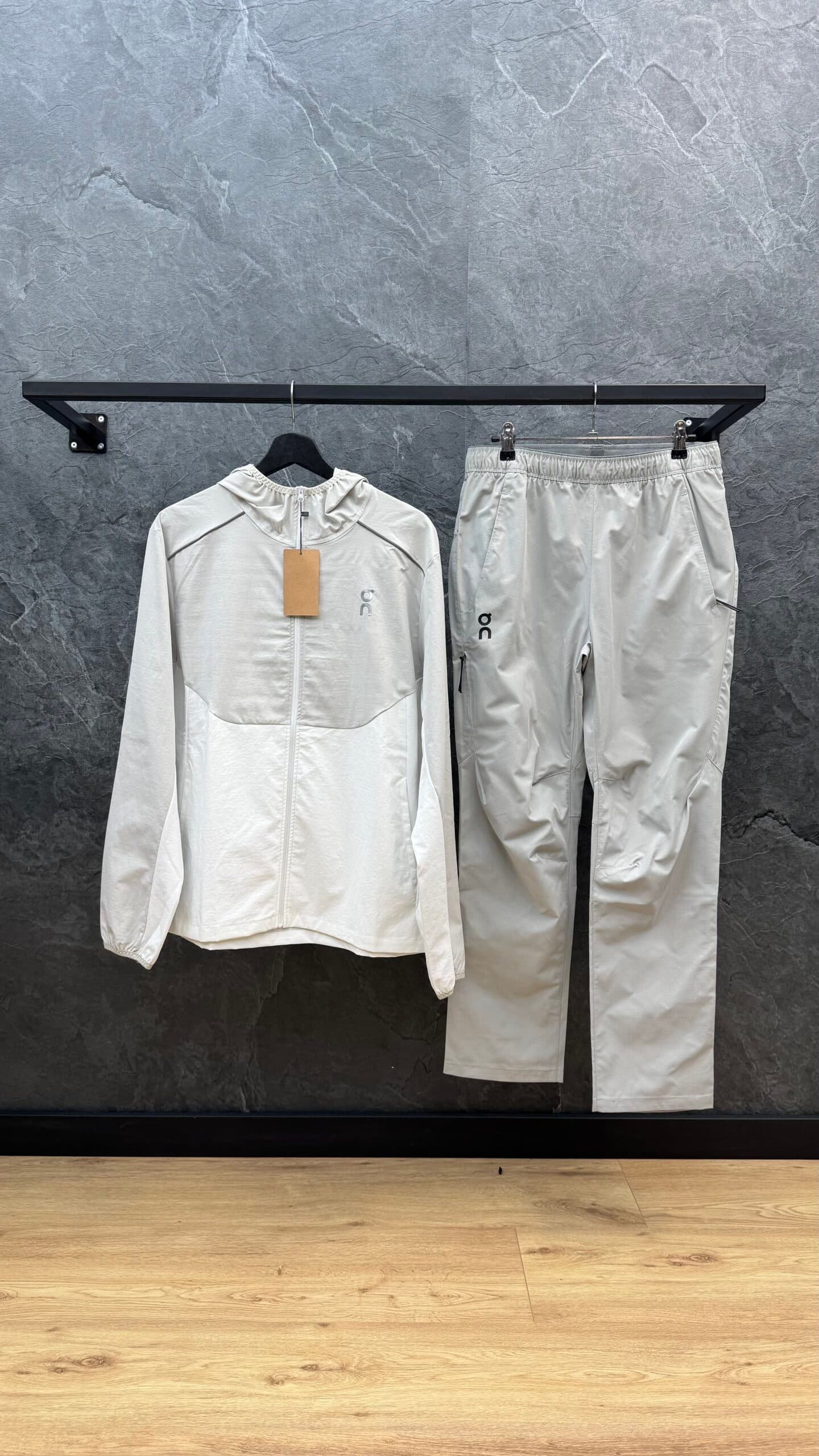 On Running Core Tracksuit White/Beige