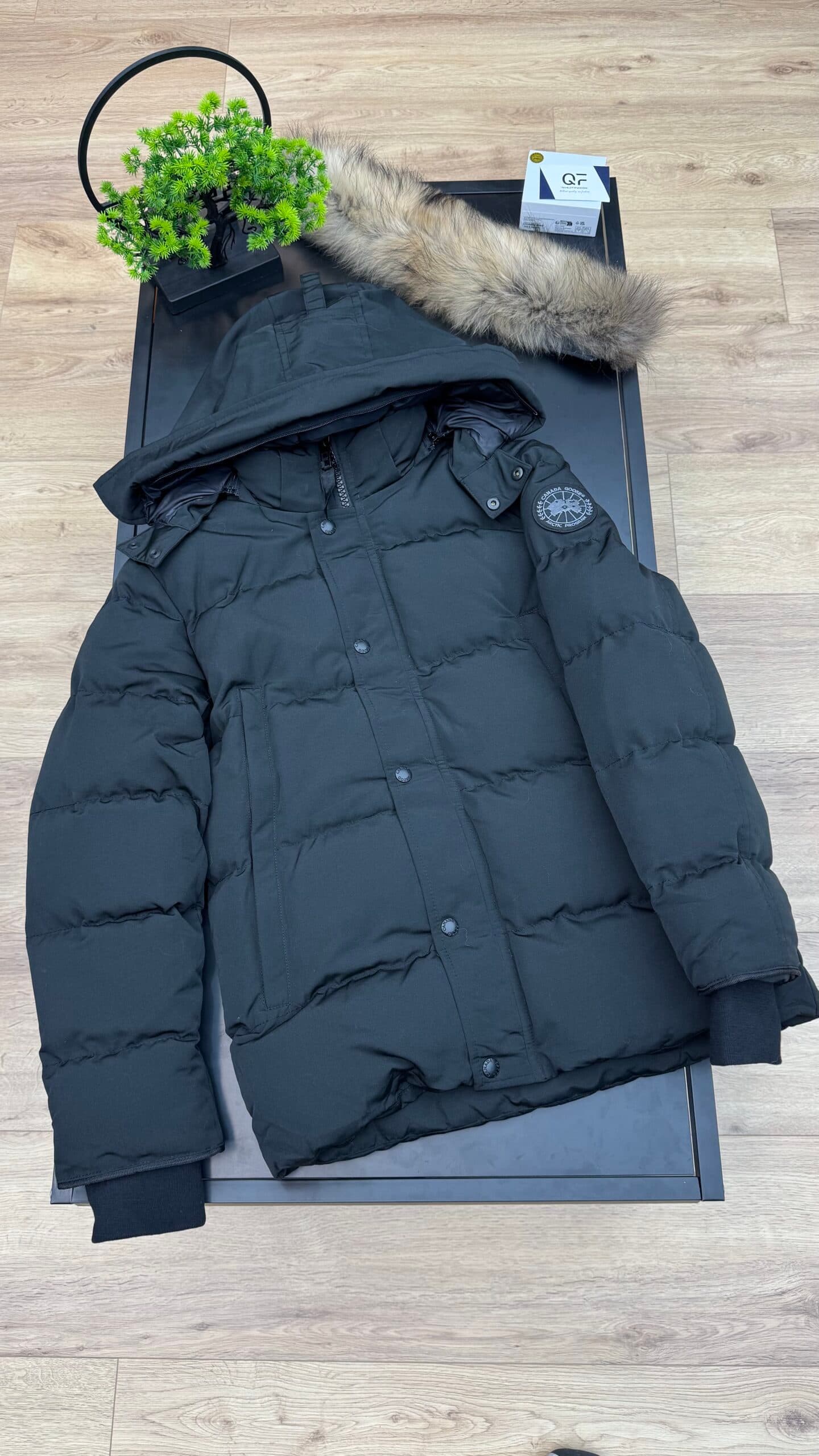 Canada Goose Wyndham Jacket Black Logo